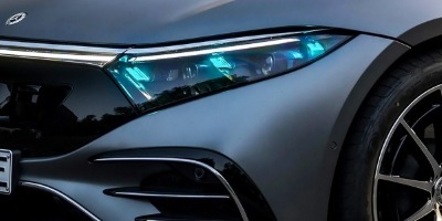 Mocne taśmy dwustronnie klejące do montażu emblematów i listew samochodowych w branży automotive